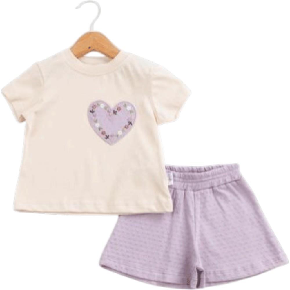 40933 Wholesale two-piece summer sets for girls aged 6-24 months, including heart-embroidered t-shirts and shorts