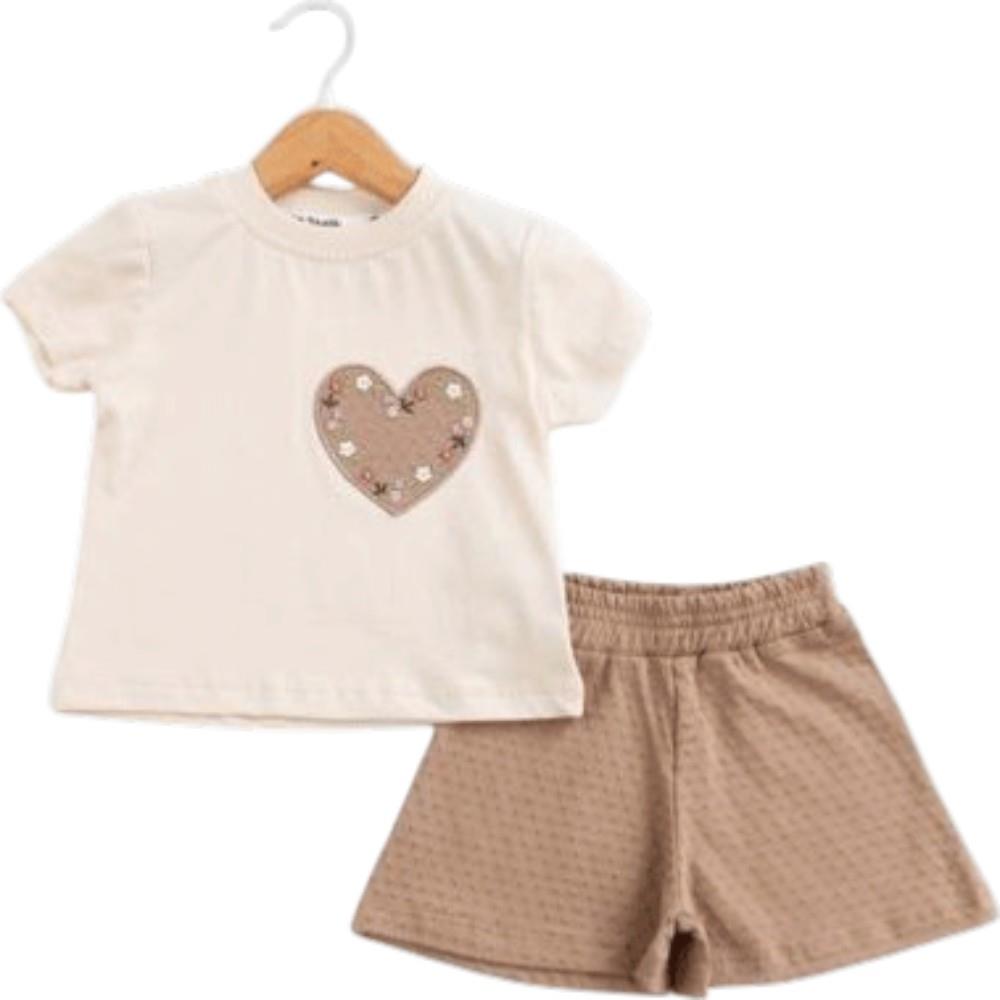 40933 Wholesale two-piece summer sets for girls aged 6-24 months, including heart-embroidered t-shirts and shorts