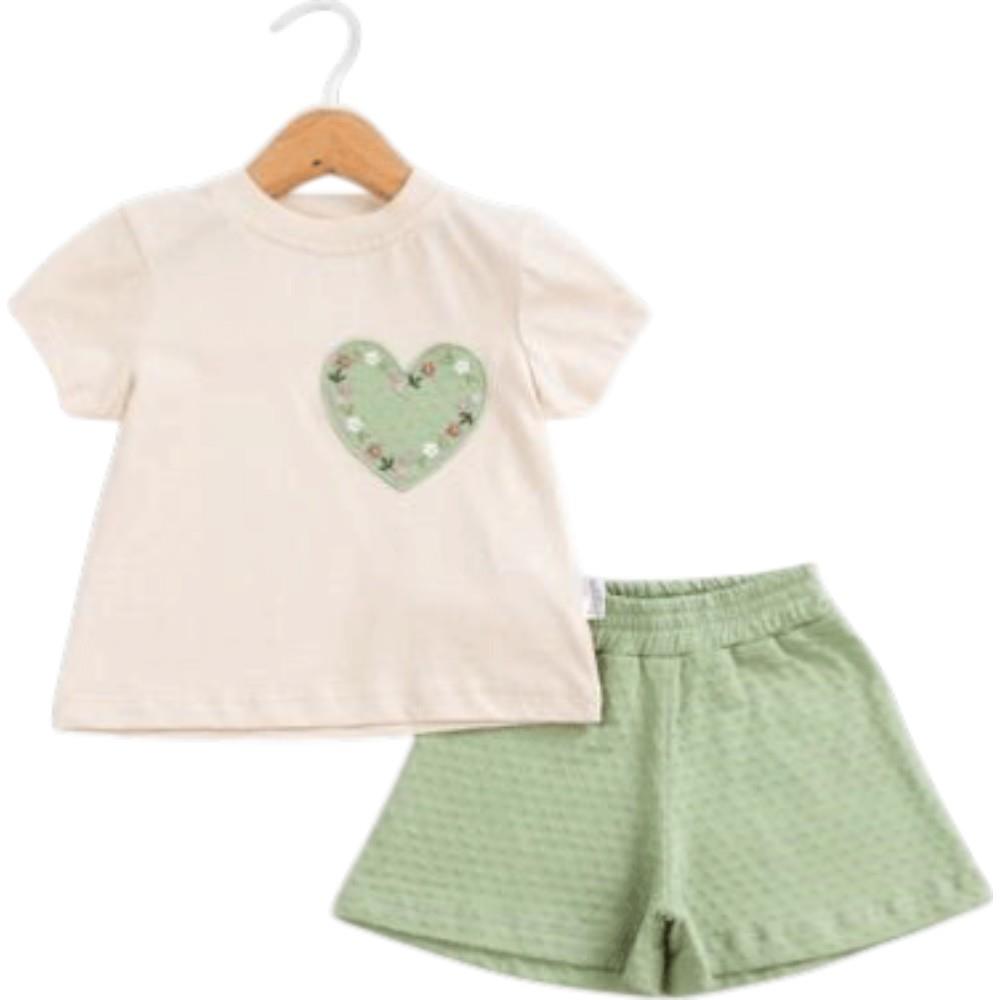 40933 Wholesale two-piece summer sets for girls aged 6-24 months, including heart-embroidered t-shirts and shorts